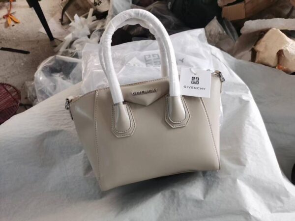 Givenchy - Image 2